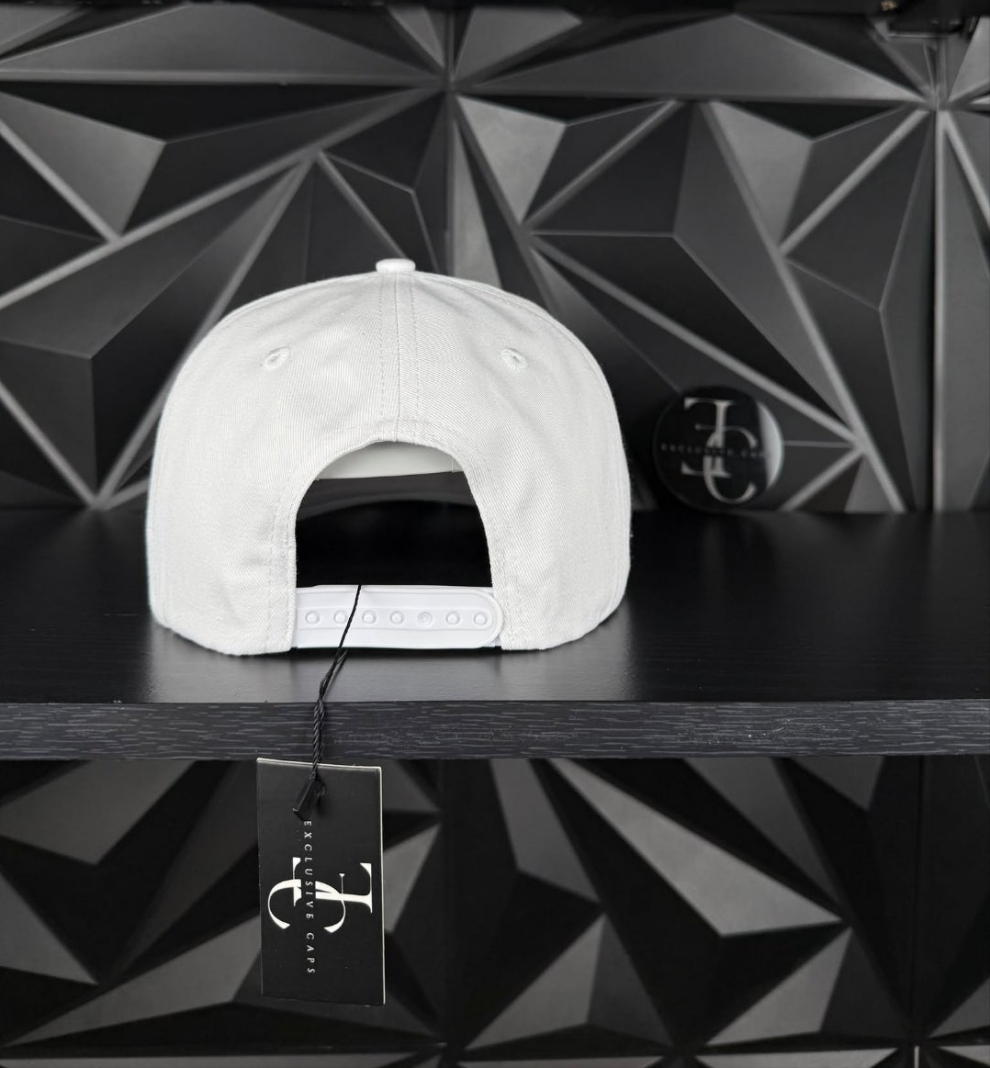 Exclusive caps clover SnapBack hat-white/leather.