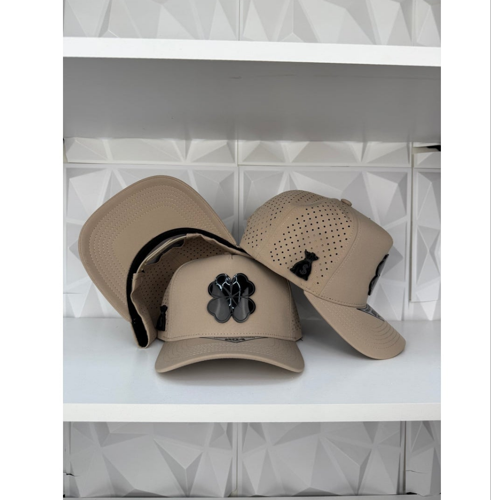 Trébol Placa SnapBack Hat-Kakhi Hydro