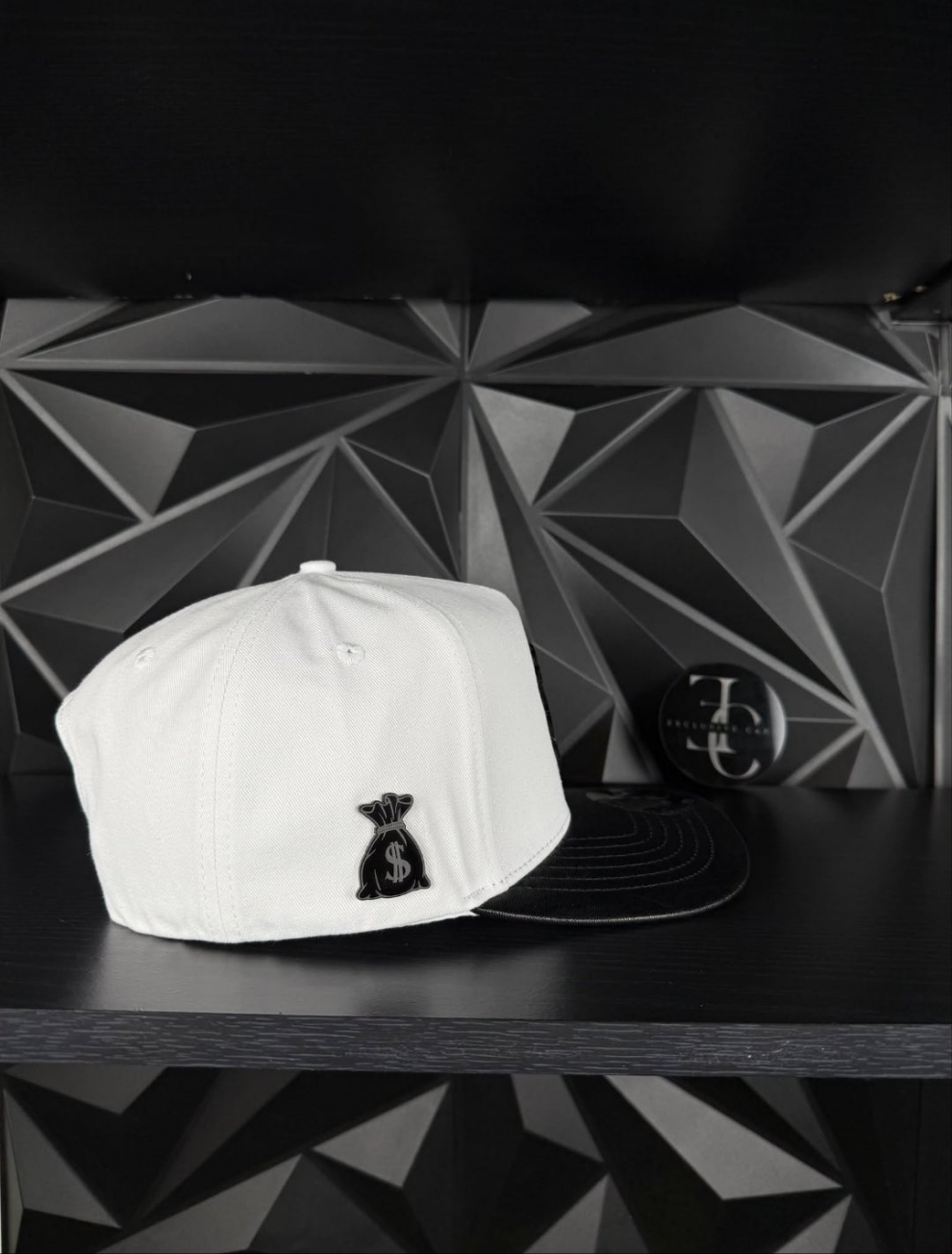 Exclusive caps clover SnapBack hat-white/leather.