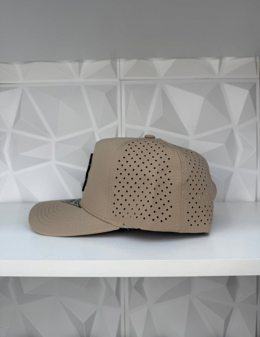 Trébol Placa SnapBack Hat-Kakhi Hydro